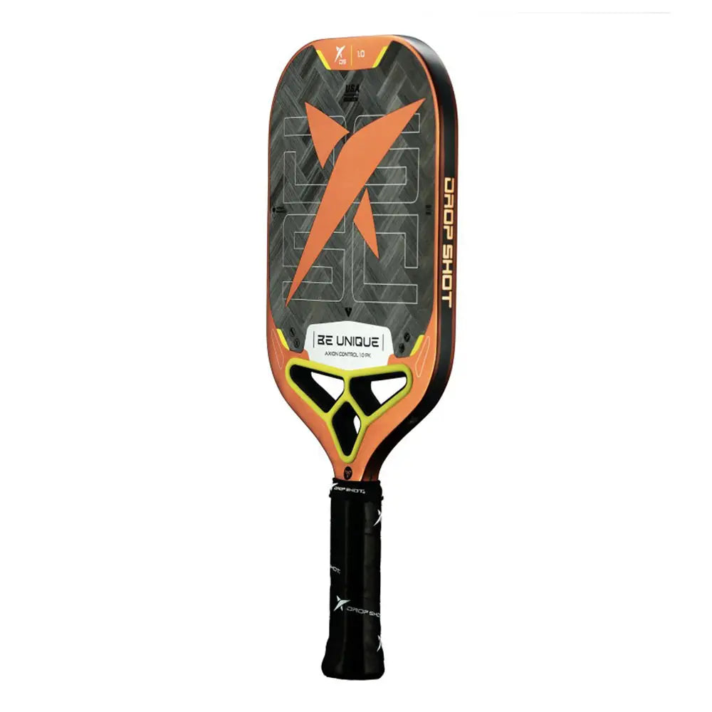 Vooraanzicht Drop Shot Axion Control 1.0 pickleballracket – 24K Carbon Twill, honeycomb-kern en siliconen insert voor precisie en comfort.