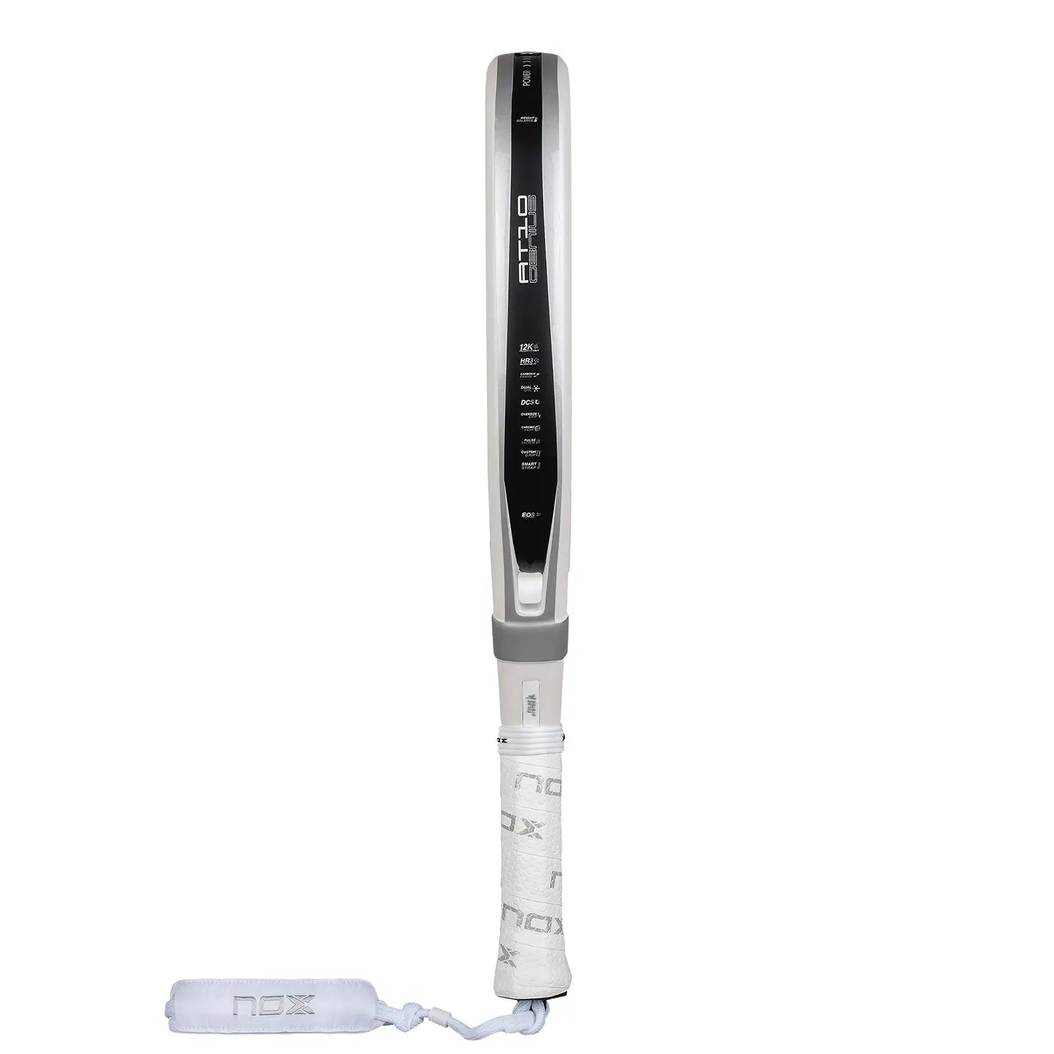 Zijaanzicht Nox AT10 12K Alum Xtrem Attack 2026 – Agustín Tapia Edition. Diamantvormig padelracket met 12K Alum Xtrem Carbon, HR3 Black EVA-kern en Dual Spin-oppervlak.