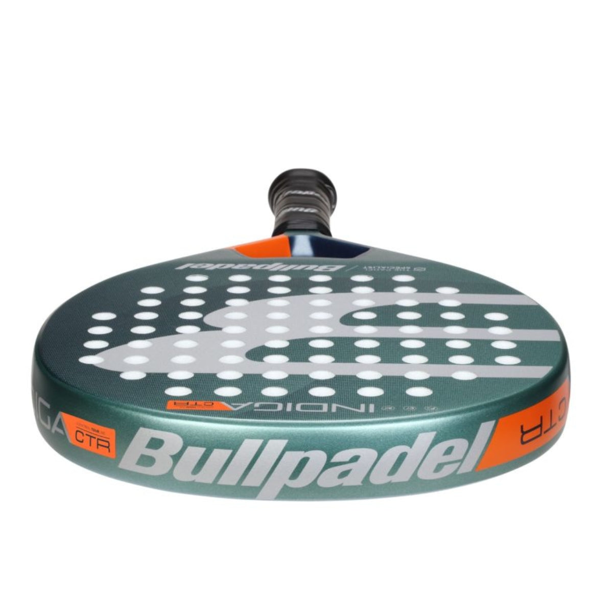 Padelracket Bullpadel Indiga Control 25 met groen frame, oranje accenten en wit Bullpadel-logo, ronde vorm met glasvezel blad bovenaanzicht