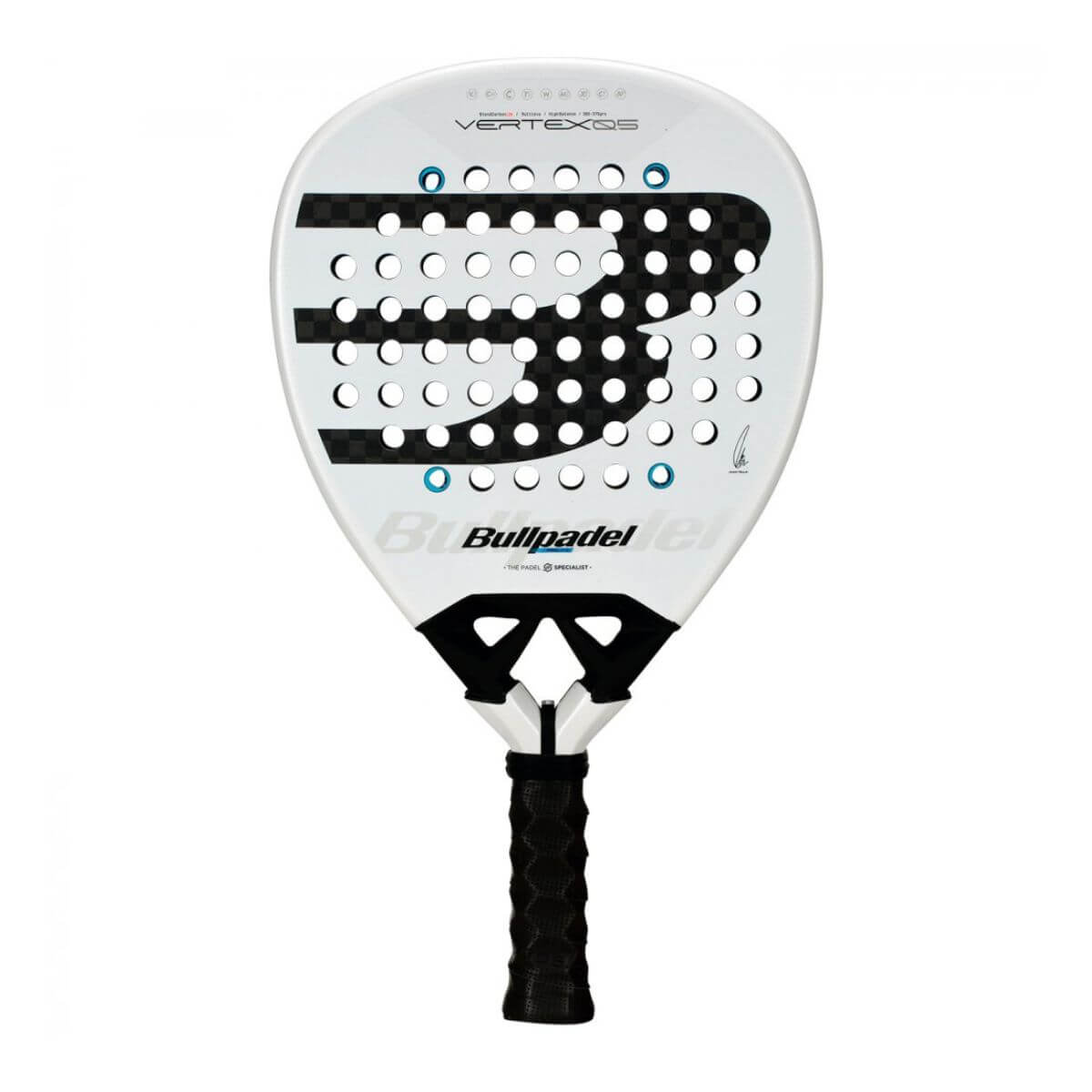 Vooraanzicht van het Bullpadel Vertex 05 2026 padelracket – diamantvormig racket in zwart-witdesign, met ruwe Top Spin-afwerking en geavanceerde technologieën voor power en controle.