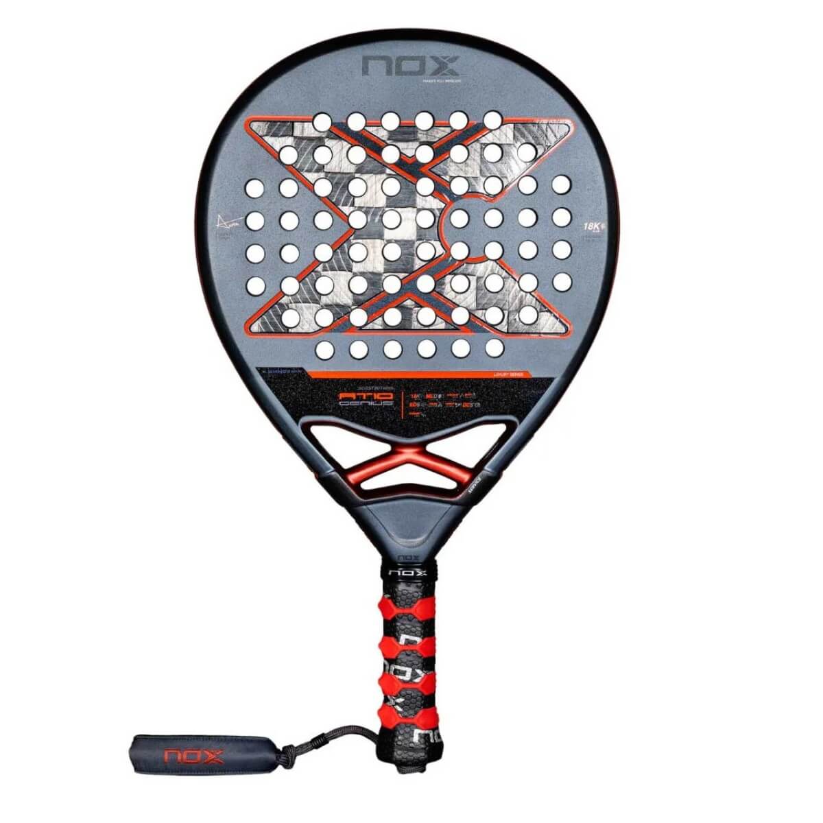 AT10 GENIUS 18K ALUM 2025 - AGUSTIN TAPIA padel racket vooraanzicht grijze racket met oranje logo Nox