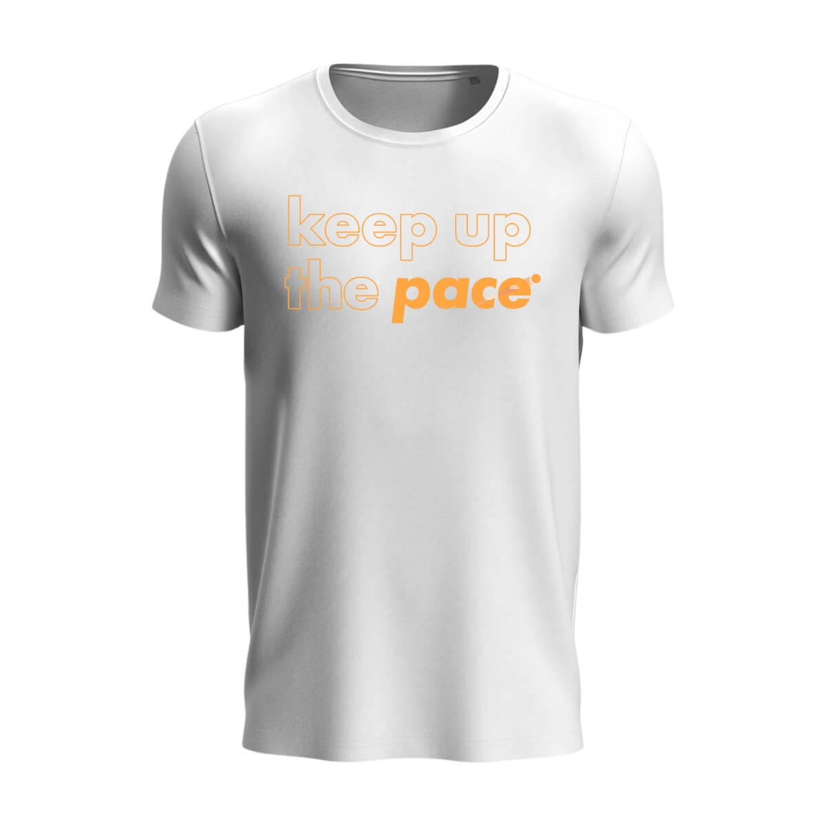 Vooraanzicht van het witte Pace Sports-T herenshirt in slim fit, met de slogan ‘Keep up the pace’ in het oranje op de borst en het Pace-logo subtiel op de rechtermouw.