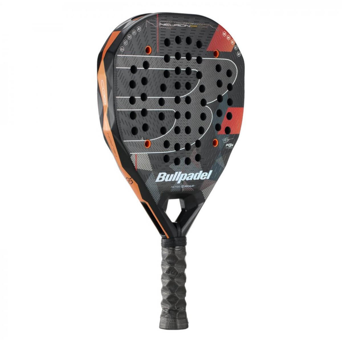 Schuin vooraanzicht Bullpadel Neuron 02 Edge padelracket – geometrische vorm, Xtend Carbon 3K en Multieva-kern. Ontworpen voor maximale precisie.