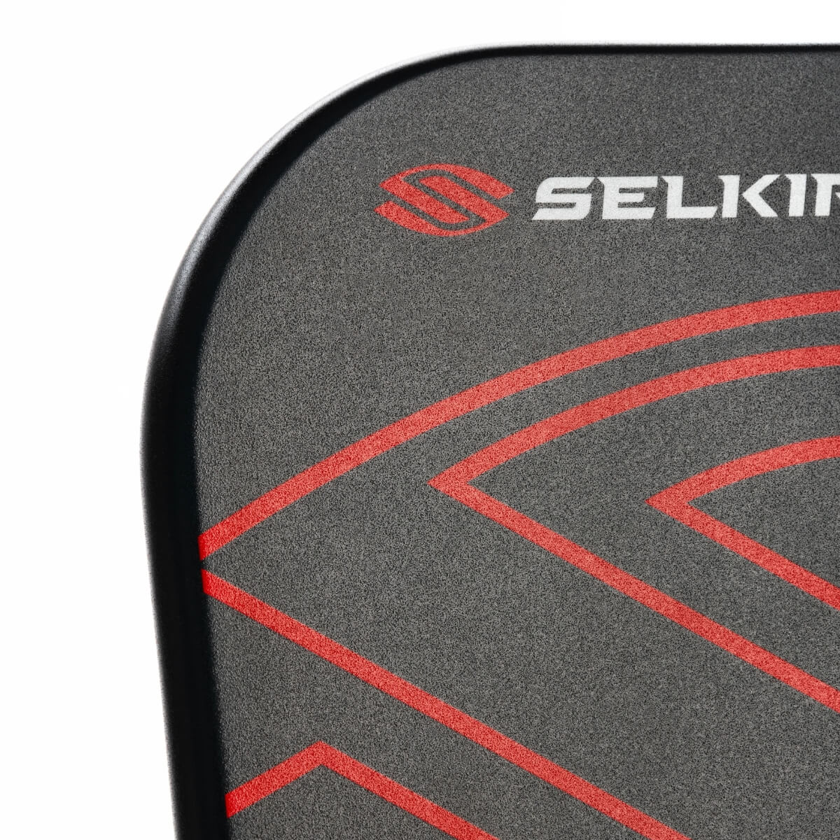 Selkirk Amped Pro Air Invikta pickleball paddle zwart met rood logo Selkirk close-up logo.