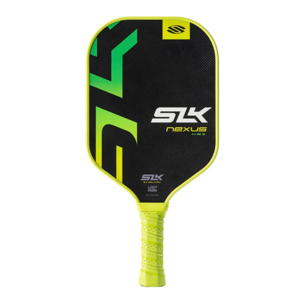 Vooraanzicht van een zwarte pickleball racket met gele rand en geel handvat. Op het slagoppervlak staab groen/gele letters.