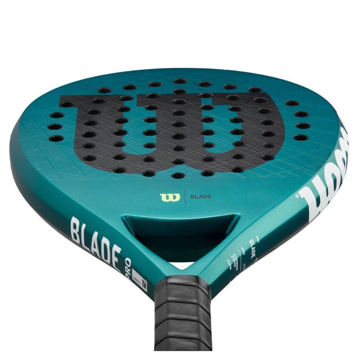 Close-up slagoppervlak: Detail van het 3K Carbon blad met Spin Effect-technologie van de Wilson Blade Pro V3.