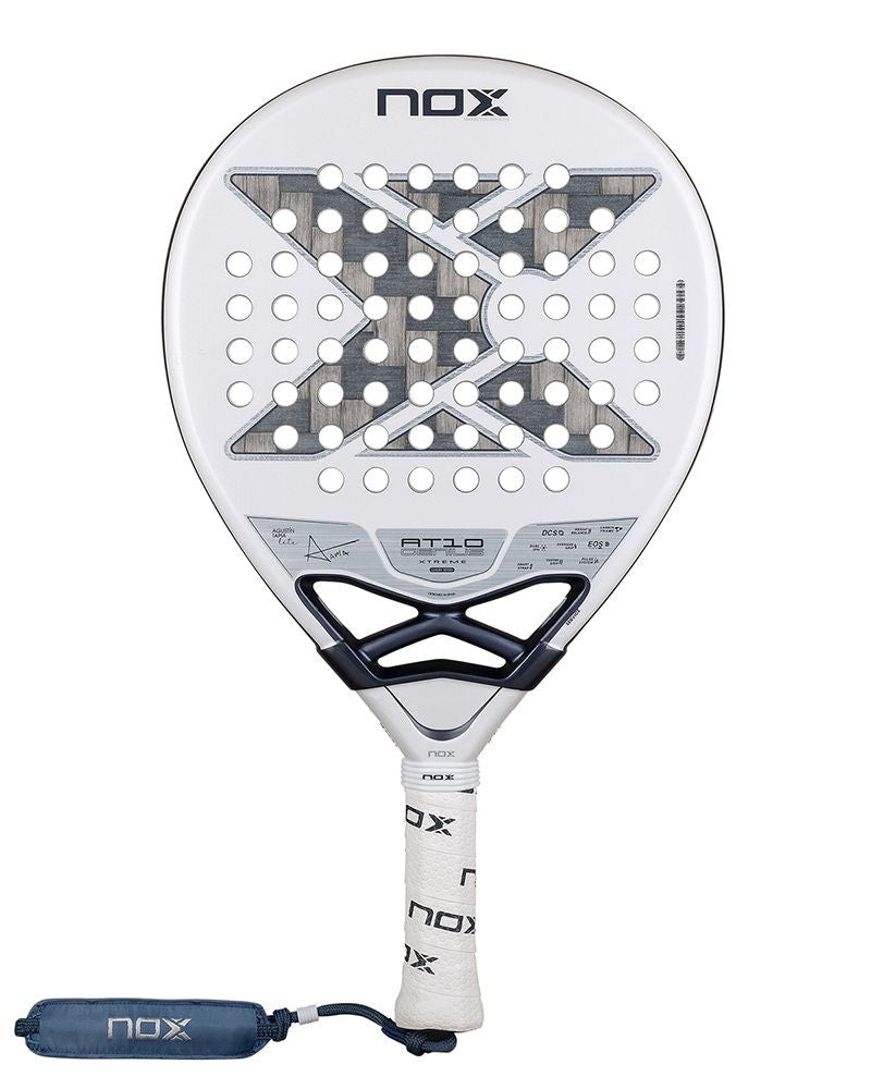Vooraanzicht Nox AT10 12K Alum Xtrem Lite 2026 – Agustín Tapia Edition. Licht padelracket met 12K Carbon Alum Xtrem en HR3 White EVA-kern voor maximale wendbaarheid en controle.