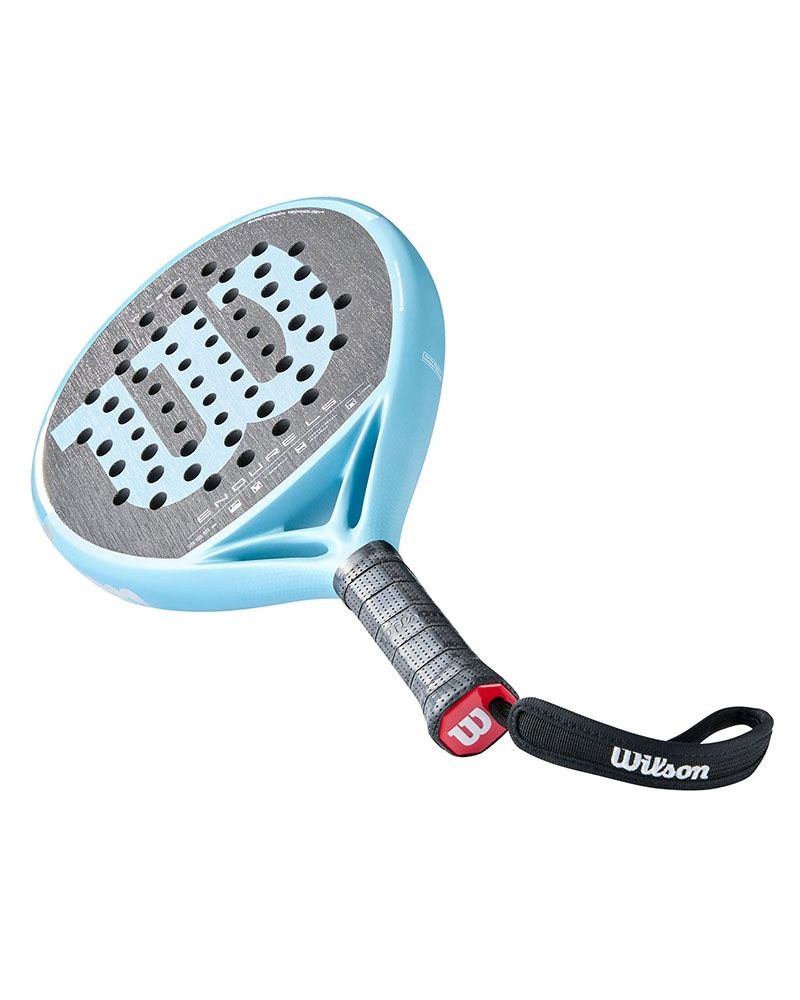 Schuin onderaanzicht Wilson Endure LS V1: rond controle-padelracket van 355 g met Comfort Flex, Control Foam en lage balans. Lichtblauw kader en logo van Wilson.
