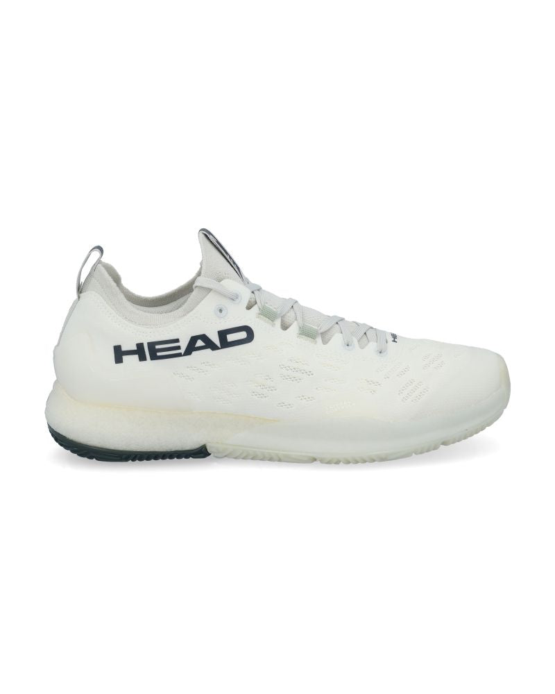 Rechts zijaanzicht witte padel schoenen met donker blauw tekst HEAD