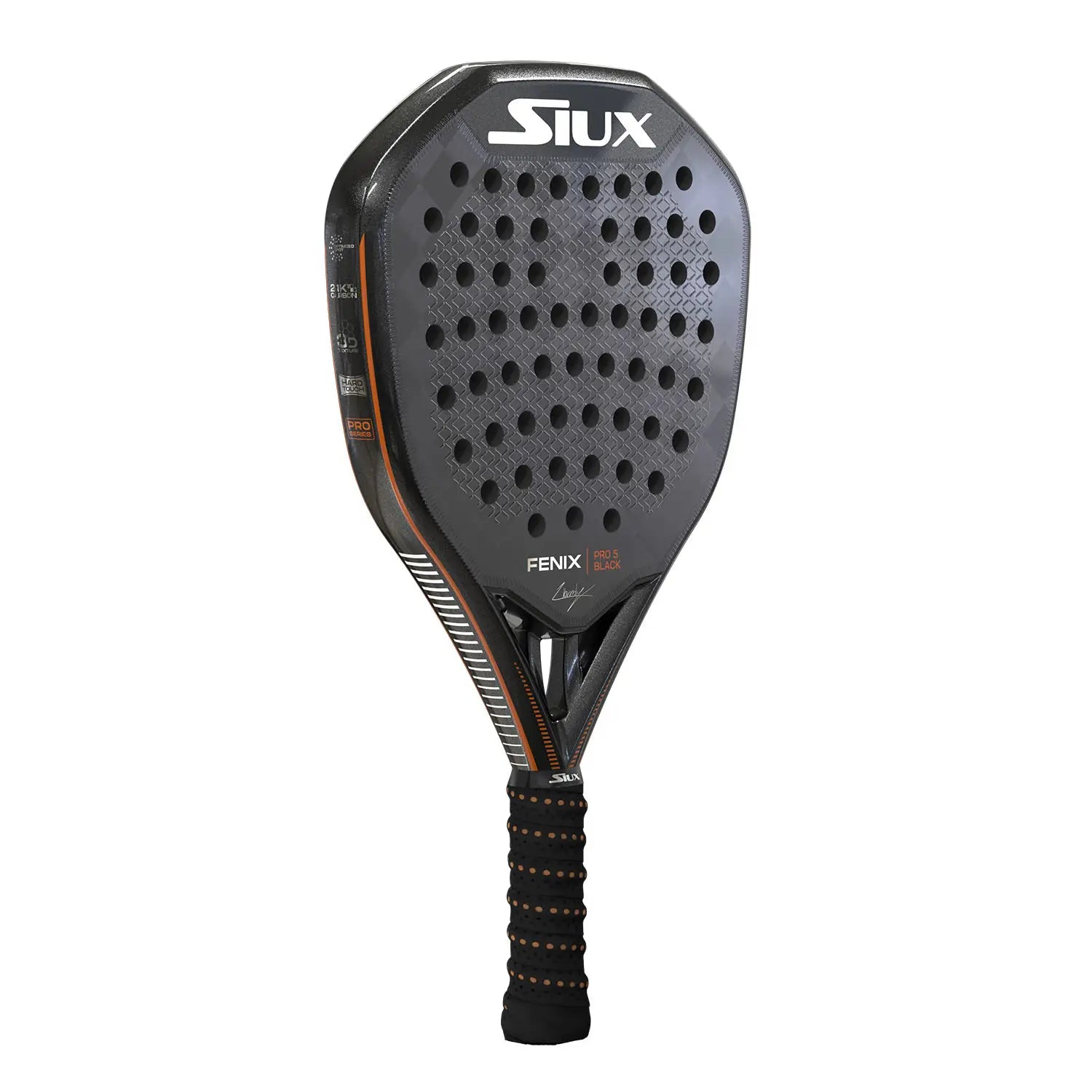 Schuin vooraanzicht Siux Fenix Pro 5 Black 2025 padelracket – Leo Augsburger Edition. Diamantvorm met 24K Carbon, Black EVA-kern en 3D-oppervlak.