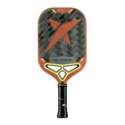 Vooraanzicht Drop Shot Axion Control 1.0 pickleballracket – 24K Carbon Twill, honeycomb-kern en siliconen insert voor precisie en comfort.