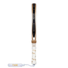 Zijaanzicht Nox AT10 12K Alum Xtrem 2026 padelracket – Agustín Tapia Edition met 12K Alum Xtrem Carbon, HR3 Black EVA-kern en Dual Spin-afwerking.