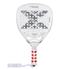 Vooraanzicht Nox AT10 12K Alum Xtrem Attack 2026 – Agustín Tapia Edition. Diamantvormig padelracket met 12K Alum Xtrem Carbon, HR3 Black EVA-kern en Dual Spin-oppervlak.