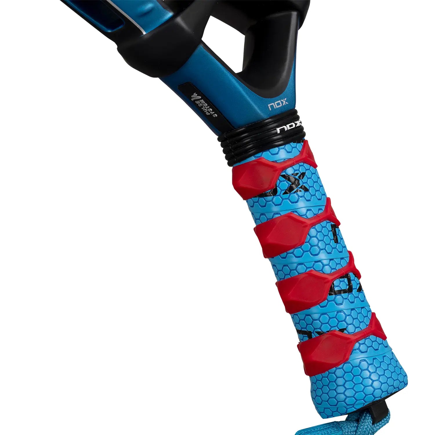 Handvat Nox EA10 Ventus Attack 12K Xtreme 2026 – Edu Alonso Edition. Diamantvormig padelracket met 12K Carbon, Multilayer Black EVA-kern en 3D-Rough Surface voor krachtig aanvallend spel.