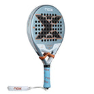 Schuin vooraanzicht Nox VK10 Ventus Control 12K by Aranzazu Osoro 2026 – Rondvormig padelracket met 12K Carbon en MLD Black EVA-kern. Licht, wendbaar en perfect voor controlegericht spel.