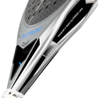 Zijaanzicht StarVie Astrum + 2025 padelracket – traanvormig model met 12K Carbon Hyper, M-EVA Balance en ruwe Spin Boost-afwerking.