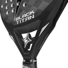 Detail StarVie Black Titan 2025 padelracket – hybride model met 24K Carbon Master, H-EVA Power-kern en ruwe Spin Boost-afwerking.