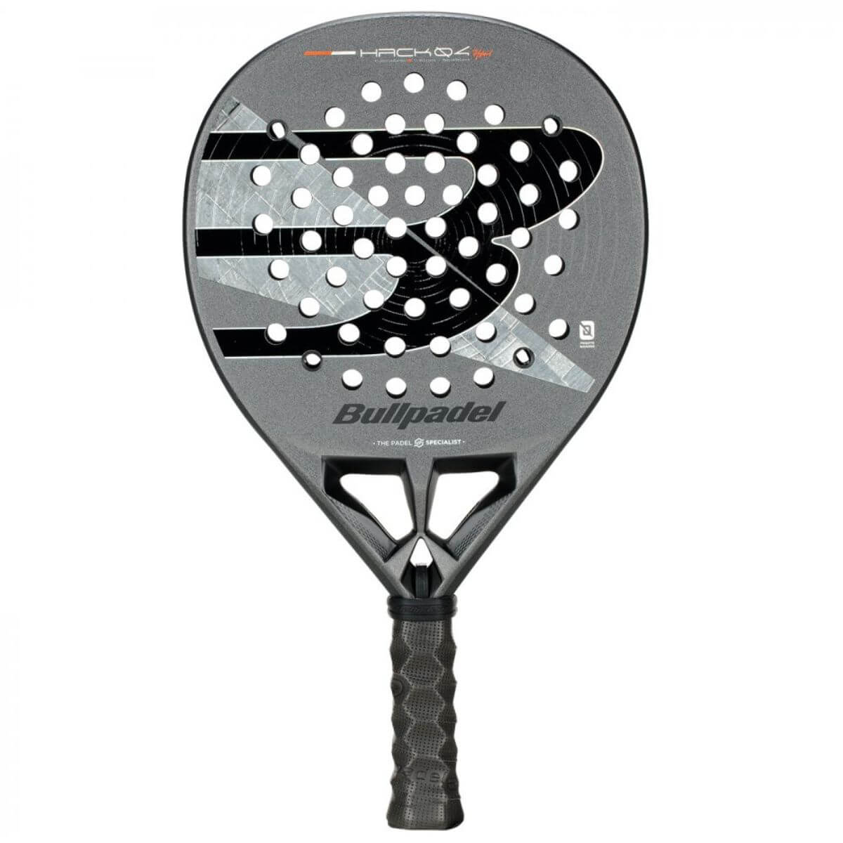 Vooraanzicht Bullpadel Hack 04 26 padelracket – hybride vorm met 18K Aluminized Carbon, Multieva-kern en 3D Grain voor power en controle in counterattacks.