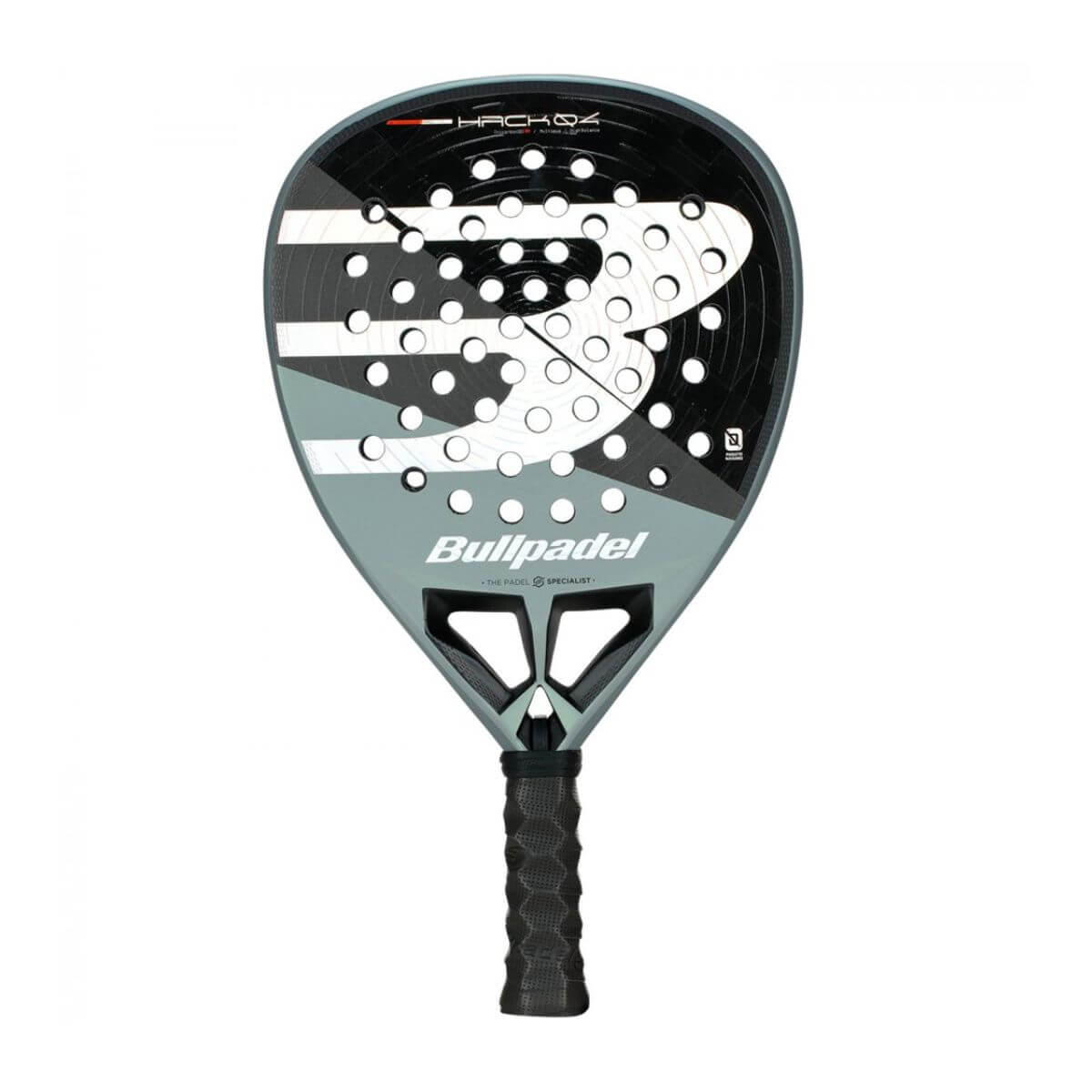 Vooraanzicht Bullpadel Hack 04 2026 padelracket – diamantvormig racket in zwart met grijs-blauwe accenten, ruwe 3D Grain-afwerking en hoog balanspunt voor maximale power en spin.