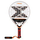 Vooraanzicht: Nox ML10 Quantum 3K 2025 padelracket, zwart met zilveren details en Nox-logo centraal op het blad.