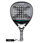 Vooraanzicht: Nox ML10 Quantum 12K Carbon 2025 padelracket met zwart carbon blad en subtiele zilveren accenten.