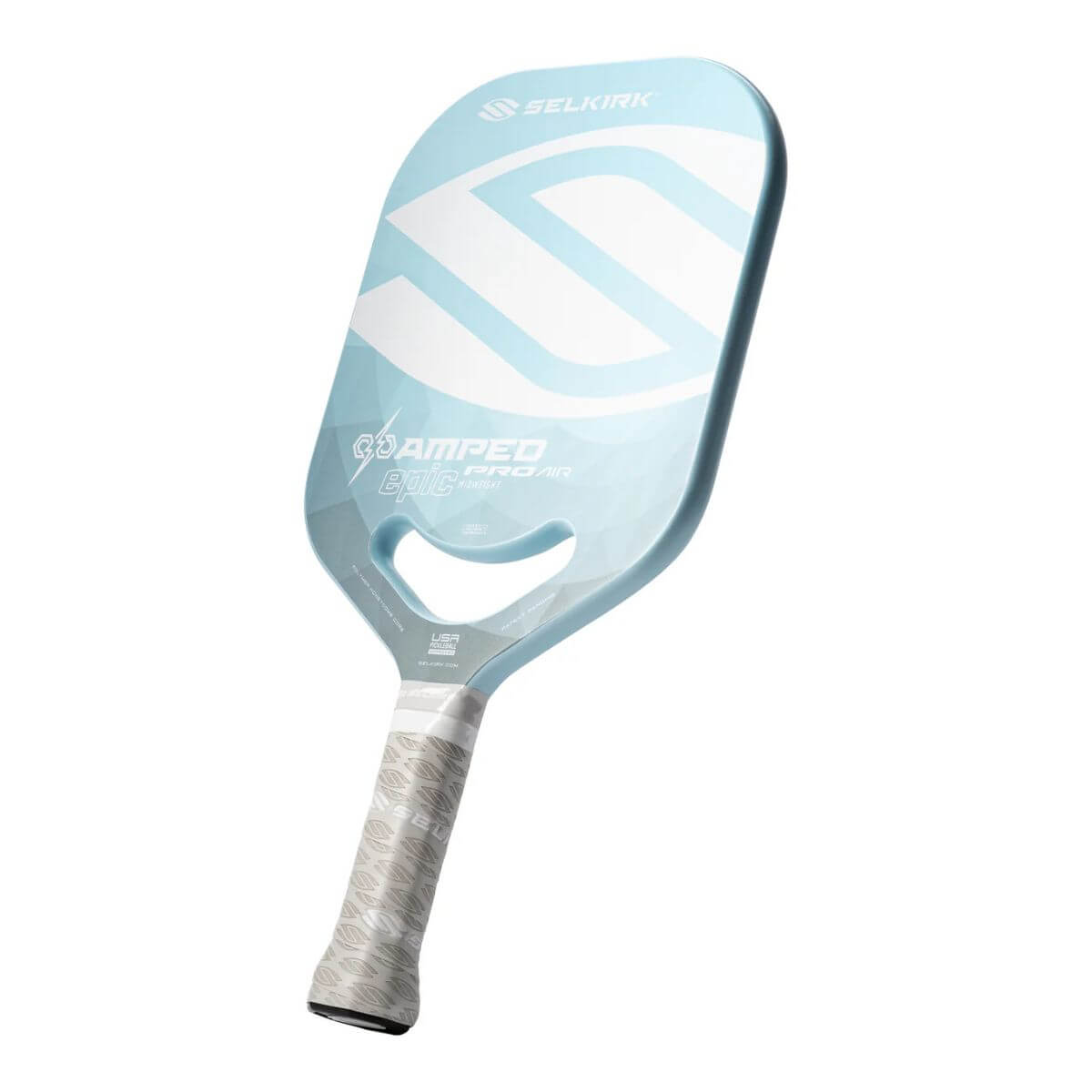 Schuin vooraanzicht van de lichtblauwe Selkirk AMPED Pro Air Epic pickleball racket met groot wit Selkirk-logo op het blad.