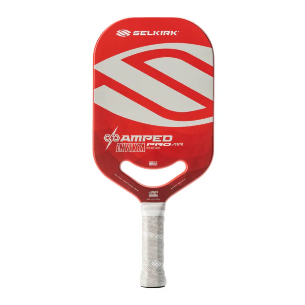 Vooraanzicht van de rode Selkirk AMPED Pro Air Invikta pickleball racket met groot wit Selkirk-logo op het blad.