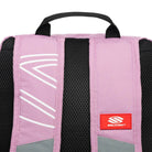 Detail van de roze Selkirk Pickleball rugzak met wit Selkirk opschrift en wit Selkirk logo.