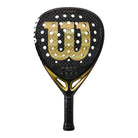 Vooraanzicht: Wilson Defy Pro V1 Javi Garrido padelracket met diamantvorm en zwart-goud design.