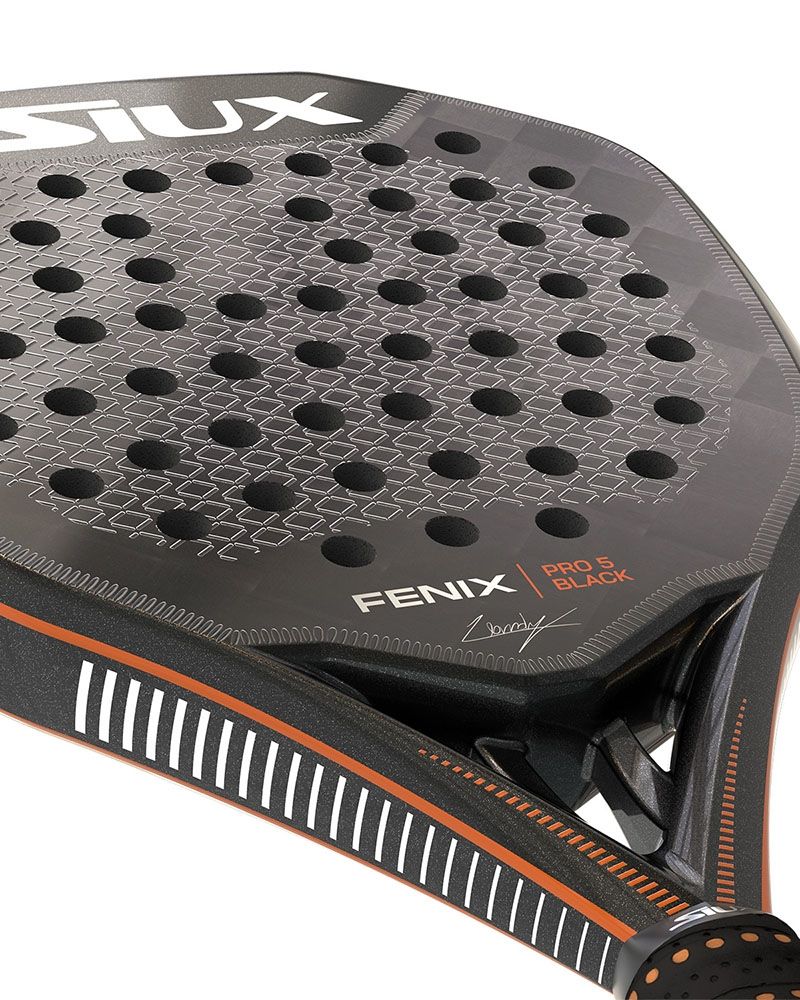 Siux Fenix Pro 2026 black detail slagoppervlak