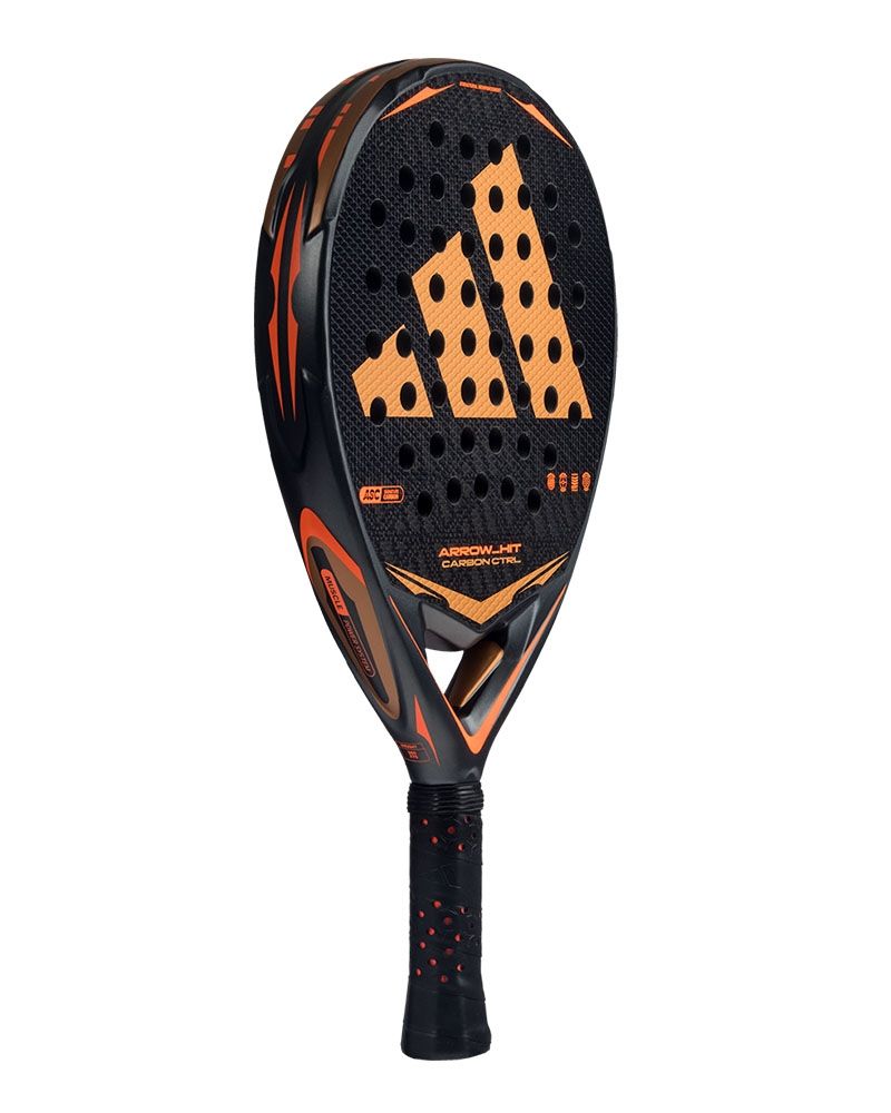 Schuin vooraanzicht Adidas Arrow Hit Carbon CTRL – Pro Controle & Carbon Power | 2026