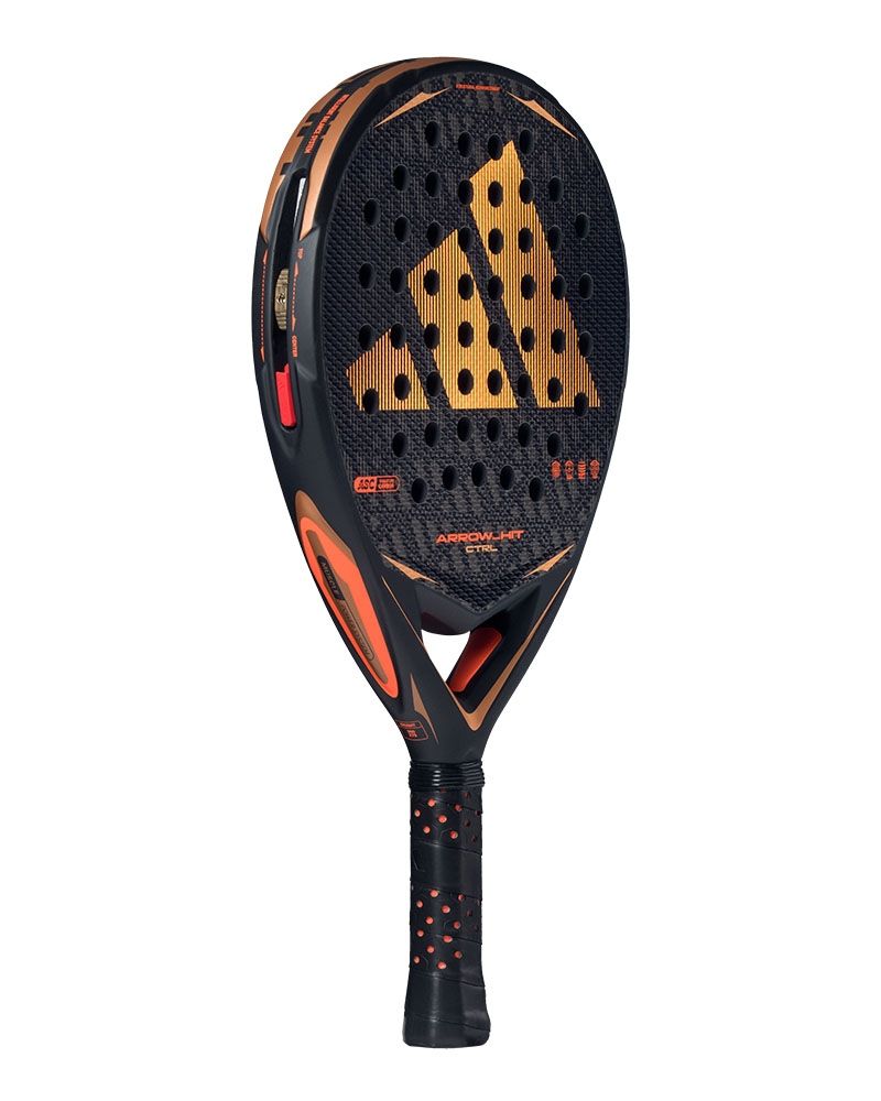 Schuin vooraanzicht Adidas Arrow Hit CTRL 2026 – Controle & Verstelbaar Balanspunt | Pro Racket