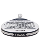 Bovenaanzicht Nox AT10 12K Alum Xtrem Lite 2026 – Agustín Tapia Edition. Licht padelracket met 12K Carbon Alum Xtrem en HR3 White EVA-kern voor maximale wendbaarheid en controle.