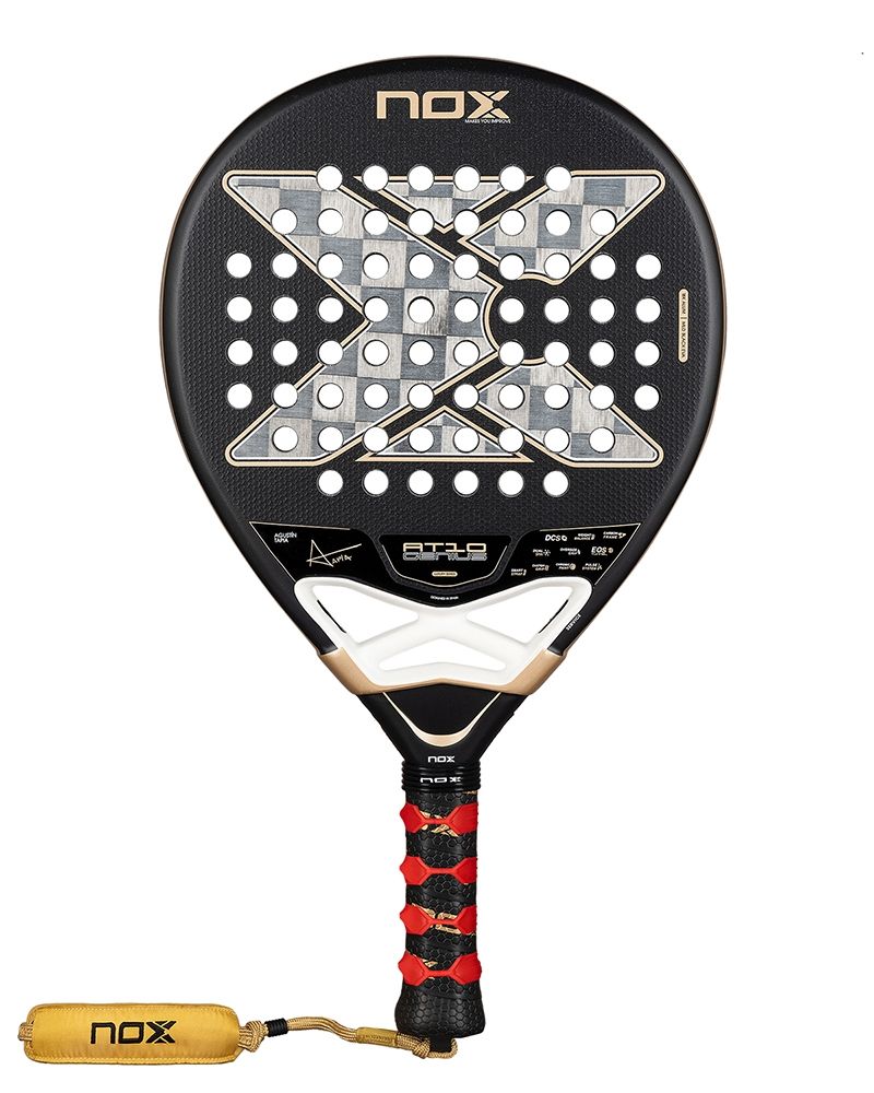 Vooraanzicht Nox AT10 Genius 18K Alum 2026 – Agustín Tapia Edition. Traanvormig padelracket met 18K Aluminized Carbon en Dual Spin-afwerking voor kracht en controle.