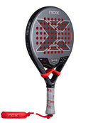 Schuin vooraanzicht Nox ML10 Ventus Control 3K 2026 – Miguel Lamperti Edition. Rond padelracket met 3K Carbon, HR3 EVA-kern en Dual Spin-oppervlak voor maximale controle en precisie.