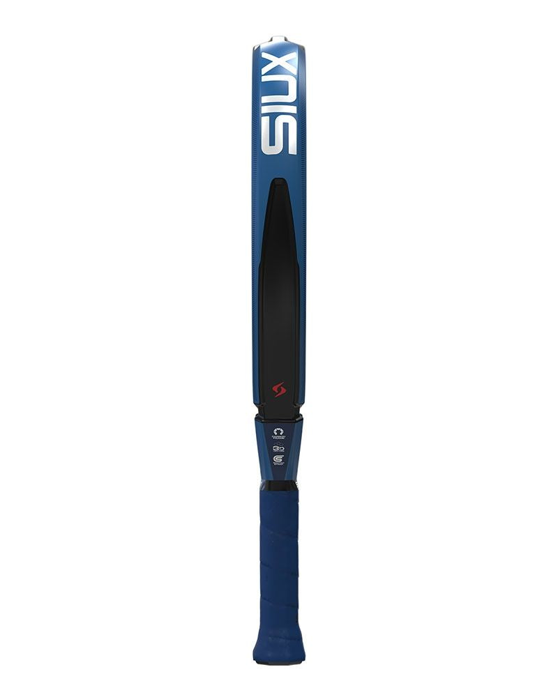 Zijaanzicht Siux Diablo Pro 2026 Royal Blue | Traanvormig padelracket met 24K Carbon TeXtreme, EVA Pro-kern en 3D-textuur. 