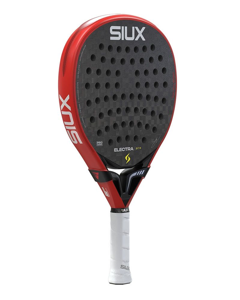 Schuin vooraanzicht Siux Electra Pro 2026 Fire Red: druppelvormig zwart racket met een rode rand.