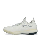 Links zijaanzicht witte padel schoenen met donker blauw tekst HEAD