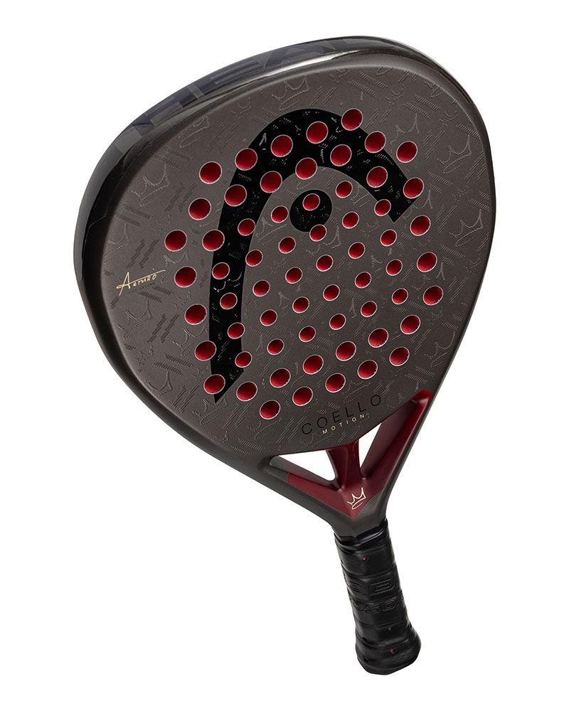 Schuin bovenaanzicht Head Coello Motion 2026 donker grijs padel racket met zwart Head logo en rode accenten.